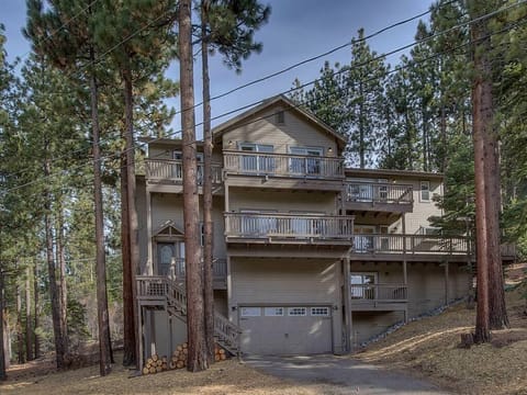 Spacious mountain retreat with expansive balconies and forest views