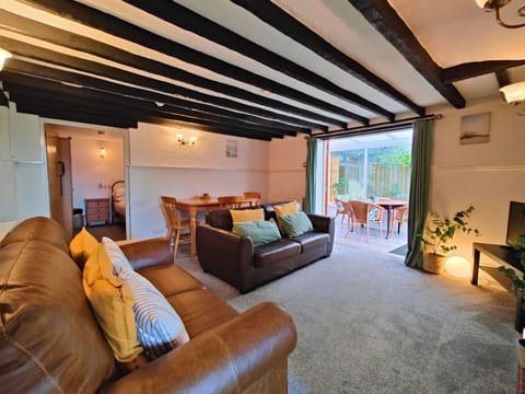 GARDEN APARTMENT LOUNGE/DINING ROOM..