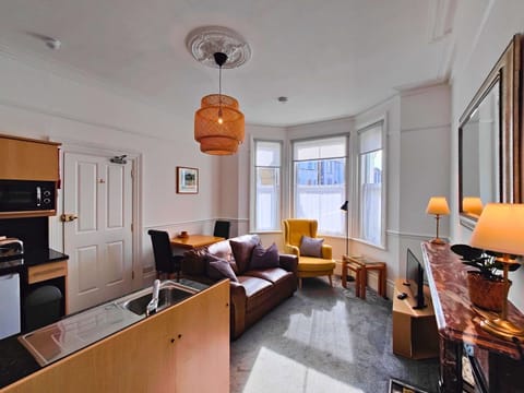 VICTORIA APARTMENT LOUNGE 2