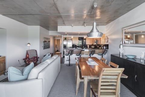 Living Room & Dinning Area