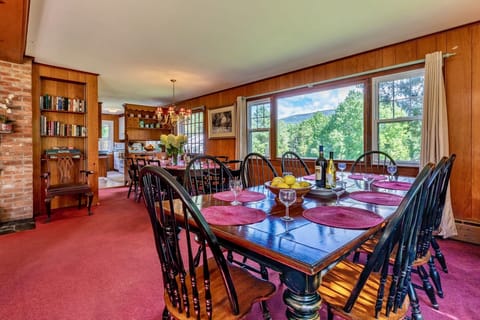 Dining area for 18 guests.