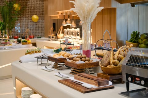 Daily buffet breakfast for a fee
