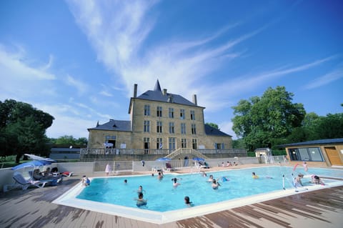 Seasonal outdoor pool, pool umbrellas, sun loungers