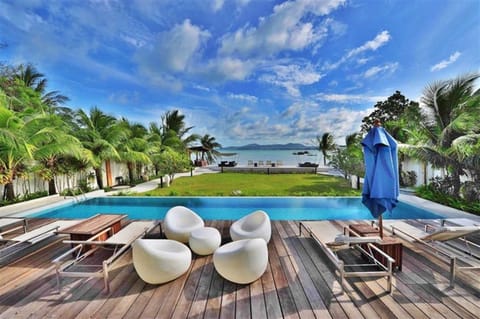 absolute seafront location with beautiful pool