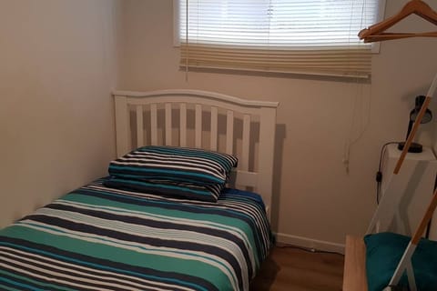 Bedroom 4 - King Single (Sleeps 1) - Downstairs