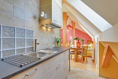 Apartment | Private kitchenette | Coffee/tea maker, fridge, oven, stovetop