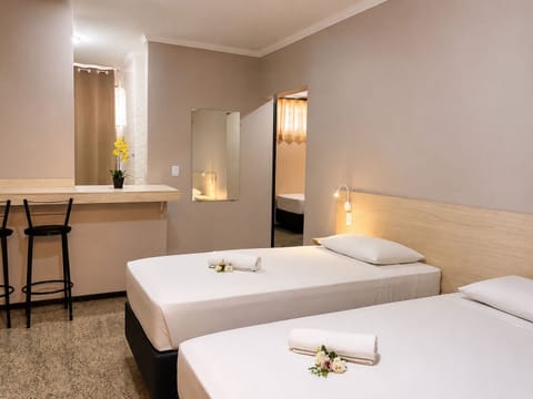 Apartment | Minibar, desk, blackout drapes, WiFi (free)