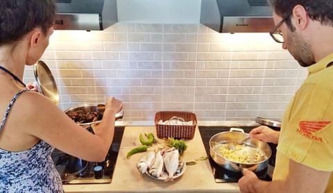 Full-size fridge, stovetop, cookware/dishes/utensils, dining tables