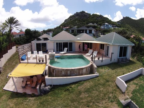 Drone photo,right side master, left 2nd master, below private deck for 3rd br.