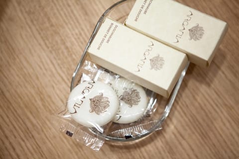 Shower, bidet, towels