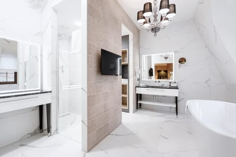 Shower, hydromassage showerhead, hair dryer, slippers