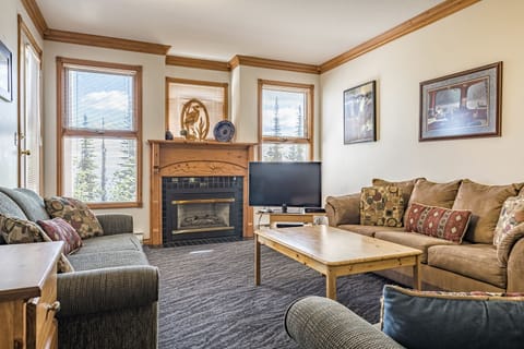 Ground Floor Condo - Unique layout with lots of bright light with the windows 