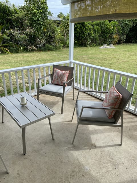 Lanai conversation area