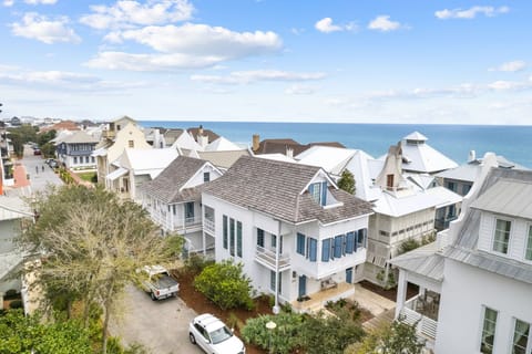 Centrally located 30 seconds from the Western Green,
Boardwalk, and the south end of Main st.