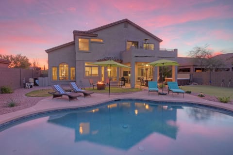 View beautiful sunrises and mountains from the backyard of magnificent MESA BOULDER CANYON.
