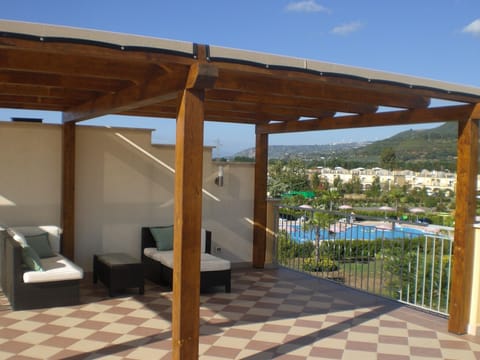 Shaded area with view of pool