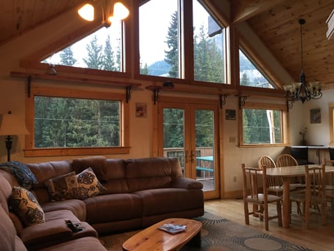 Welcome home to your great room, with beautiful 180-degree mountain views.