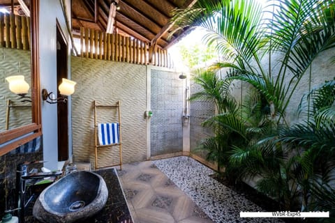 Shower, towels, soap, shampoo