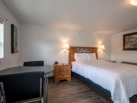 Basic Single Room | Individually decorated, individually furnished, blackout drapes