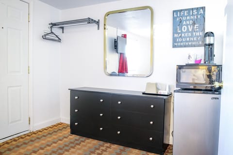 Basic Double Room | Individually decorated, individually furnished, blackout drapes