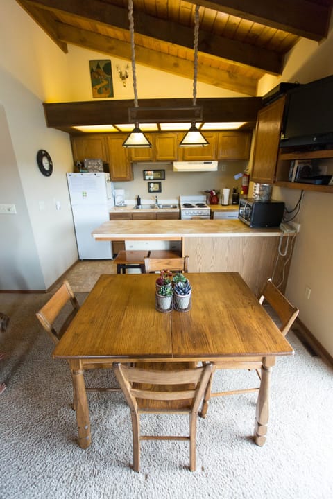 Kitchen & Dining Area