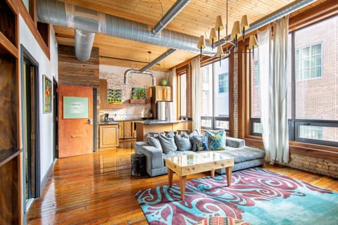 Bright 1-Bedroom Flat Loft with Fireplace