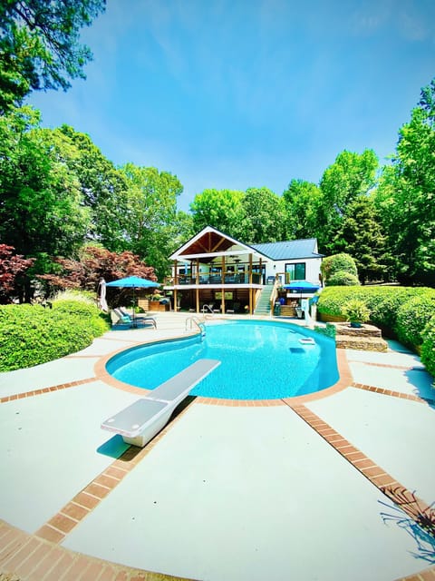 Welcome to Lakeaholic Landing on Pretty Creek!