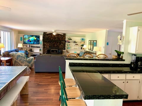 View from the kitchen! Cooks included in the conversations from all rooms!