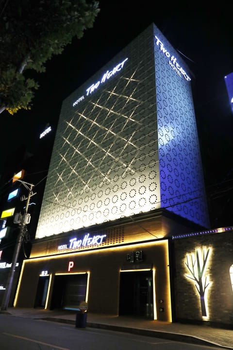 Front of property - evening/night