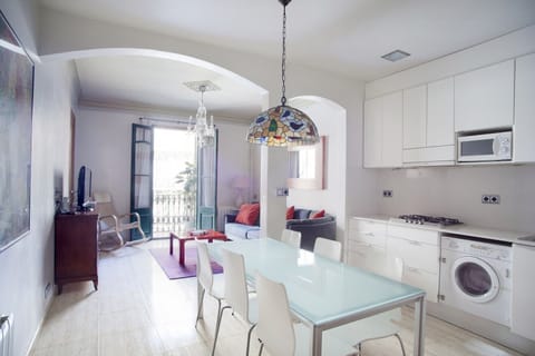 Spacious dining area, living room and totally equiped kitchen.