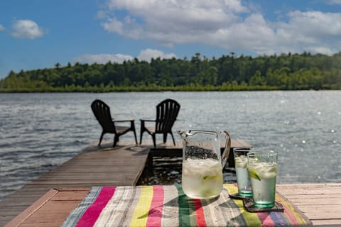 Amazing Lakefront Retreat!