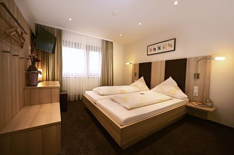 Double Room | Blackout drapes, free WiFi, bed sheets