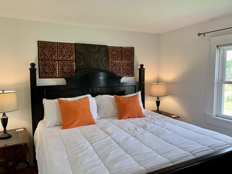 Bedroom 4- Master with king bed