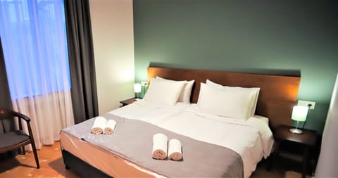 Deluxe Family Room | In-room safe, desk, soundproofing, free WiFi