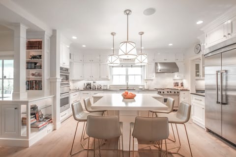 Kitchen Island, seats 6