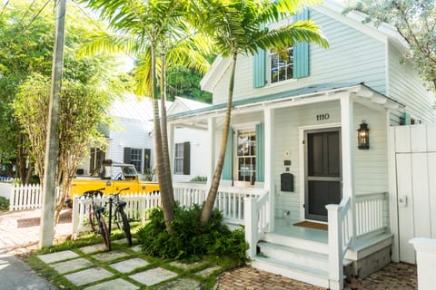 Welcome to Seahorse Cove!  Perfect location and setting!