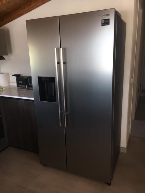 Fridge with icemachine and filtered water