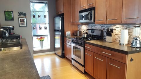 Kitchen~Fully Stocked w/Cook & Bakeware, Dishes,Stemware,Utensils, Oils & Spices