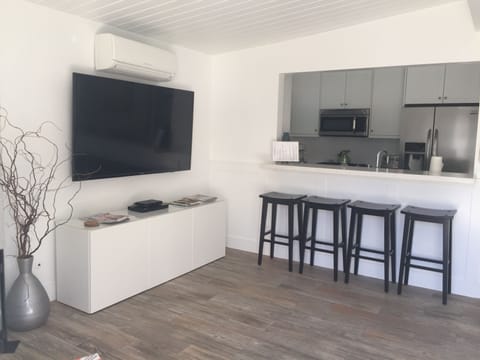 4 Barstools at counter