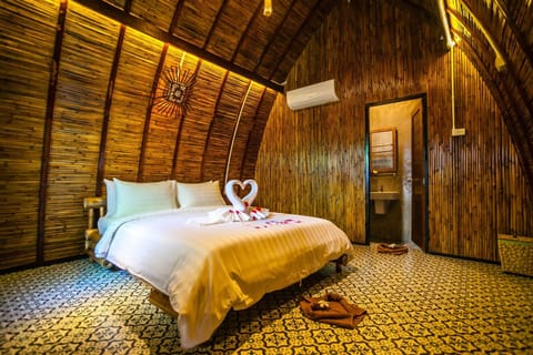 Egyptian cotton sheets, premium bedding, Select Comfort beds, minibar