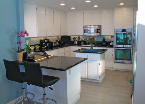 Gourmet kitchen with all the amenities!