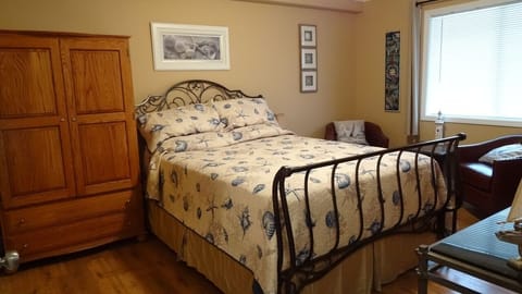 New Queen bed with New Sealy Posturepedic bed.