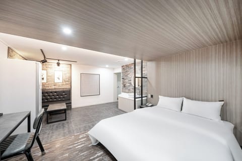 Premium Double Room | Individually decorated, individually furnished, desk, laptop workspace