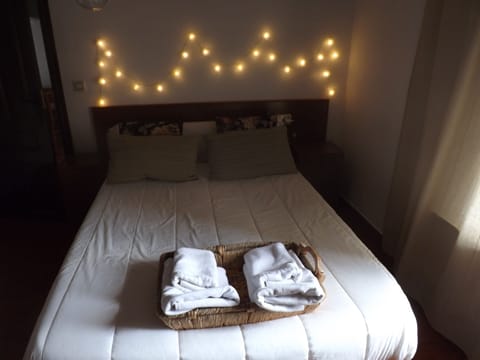 Deluxe Room | Desk, free WiFi, bed sheets