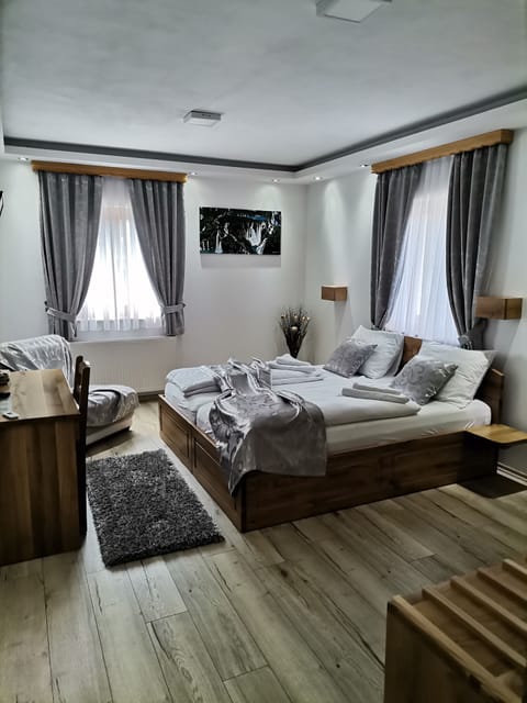 Deluxe Room, 1 Queen Bed, Non Smoking | In-room safe, desk, free WiFi, bed sheets