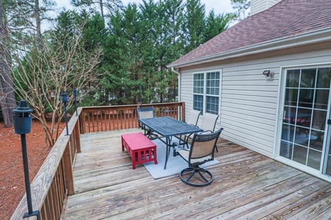 Full deck off the kitchen