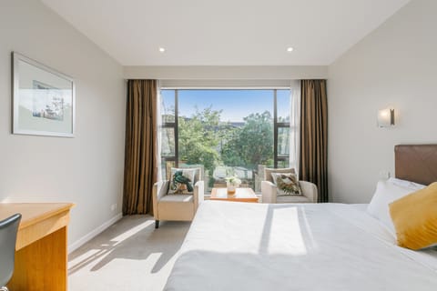 Studio (Super King Bed) | 1 bedroom, free minibar, in-room safe, desk