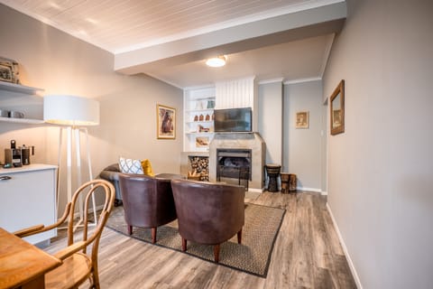 Family House, 2 Bedrooms, Non Smoking | Living area | Flat-screen TV, fireplace