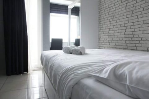 Room | Desk, free WiFi, bed sheets