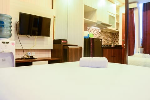 Room | Desk, iron/ironing board, bed sheets